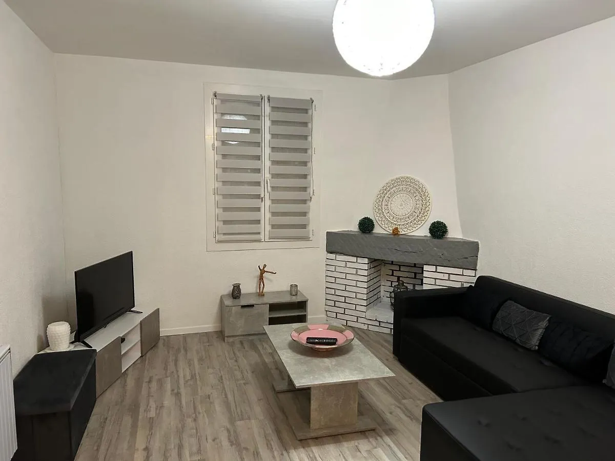 Jolie Villa Independante Climatisee 3 Chambres Tout Confort 6 Couchages, Piscine Chauffee 4 X 8 Disponible Selon Meteo De Mai A Fin Septembre, Jacuzzi 4 Places, Boulodrome Eclaire, Ping-Pong, Wifi, Proche Commerces Animaux Domestiques Sur Demande Bretenoux 0*,  Γαλλία