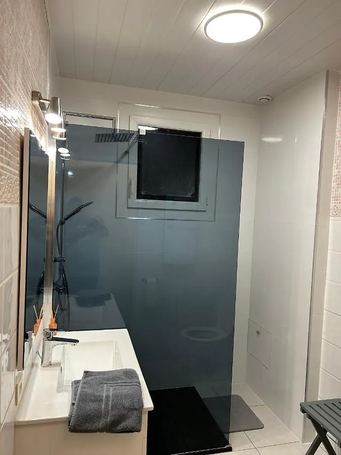 Jolie Villa Independante Climatisee 3 Chambres Tout Confort 6 Couchages, Piscine Chauffee 4 X 8 Disponible Selon Meteo De Mai A Fin Septembre, Jacuzzi 4 Places, Boulodrome Eclaire, Ping-Pong, Wifi, Proche Commerces Animaux Domestiques Sur Demande Bretenoux