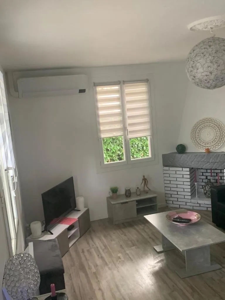 Jolie Villa Independante Climatisee 3 Chambres Tout Confort 6 Couchages, Piscine Chauffee 4 X 8 Disponible Selon Meteo De Mai A Fin Septembre, Jacuzzi 4 Places, Boulodrome Eclaire, Ping-Pong, Wifi, Proche Commerces Animaux Domestiques Sur Demande Bretenoux Γαλλία