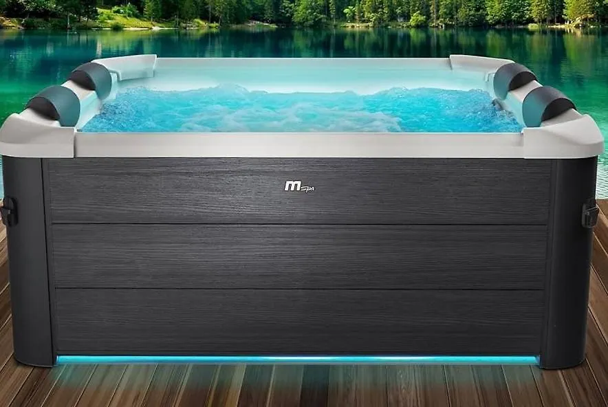 Jolie Villa Independante Climatisee 3 Chambres Tout Confort 6 Couchages, Piscine Chauffee 4 X 8 Disponible Selon Meteo De Mai A Fin Septembre, Jacuzzi 4 Places, Boulodrome Eclaire, Ping-Pong, Wifi, Proche Commerces Animaux Domestiques Sur Demande Bretenoux