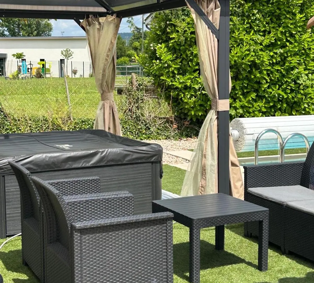Jolie Villa Independante Climatisee 3 Chambres Tout Confort 6 Couchages, Piscine Chauffee 4 X 8 Disponible Selon Meteo De Mai A Fin Septembre, Jacuzzi 4 Places, Boulodrome Eclaire, Ping-Pong, Wifi, Proche Commerces Animaux Domestiques Sur Demande Bretenoux Γαλλία